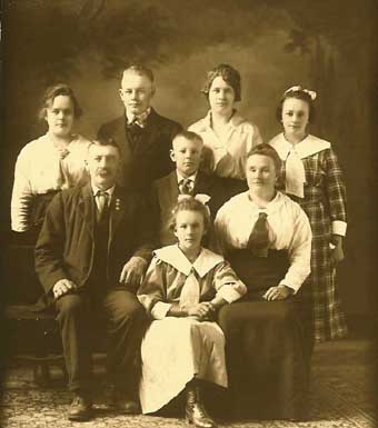 Click for larger photo of the Svensrud family